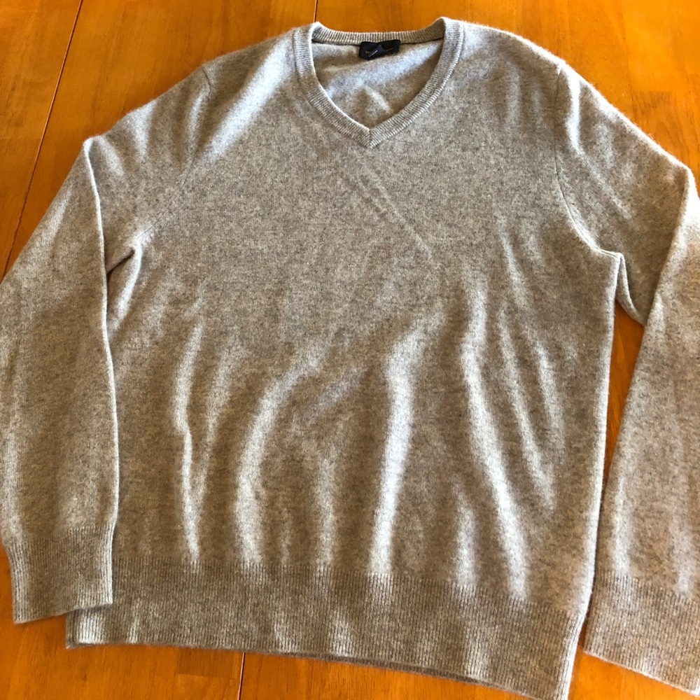 Brook’s Brothers 100% cashmere men’s sweater